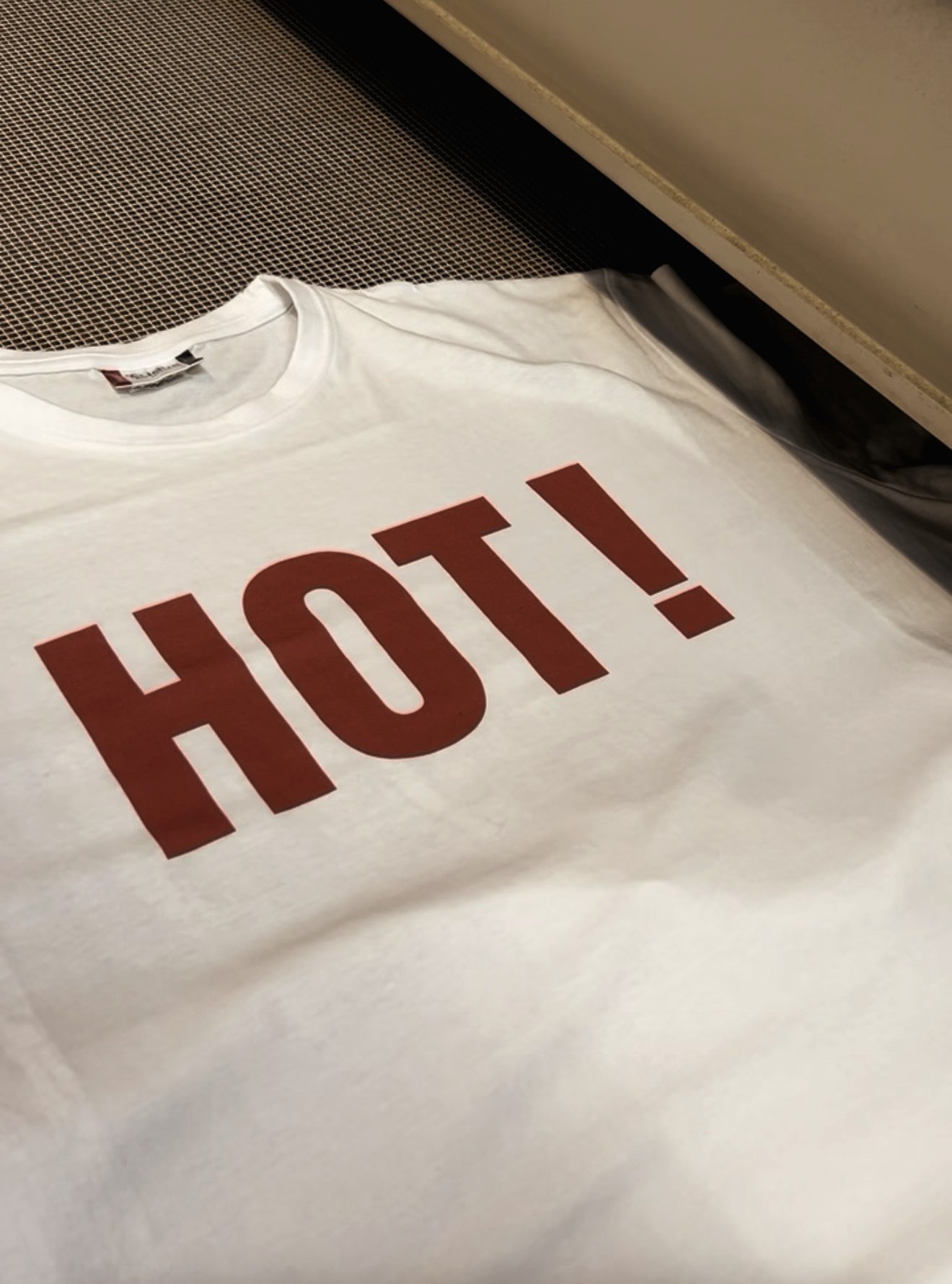 HOT!-T-shirt